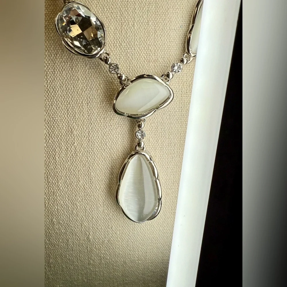 Crystal Necklace & Earrings Set Silver‎ Tone Jewelry Set - Picture 3 of 8